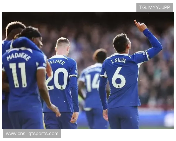 恩佐进球后与队友相拥，切尔西替补席沸腾庆祝绝平