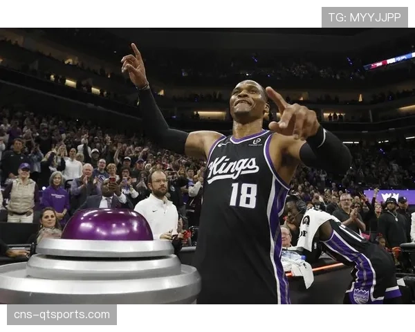 太阳对阵国王,两队合计出手98次三分球,刷新联盟单场纪录